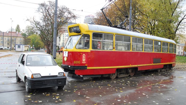 Wjechał pod tramwaj, ale miał szczęście…