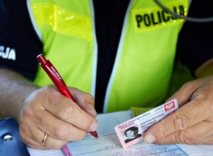 Rząd cofa się w sprawie "zabójczych" punktów karnych. Tylko nie mówi dlaczego
