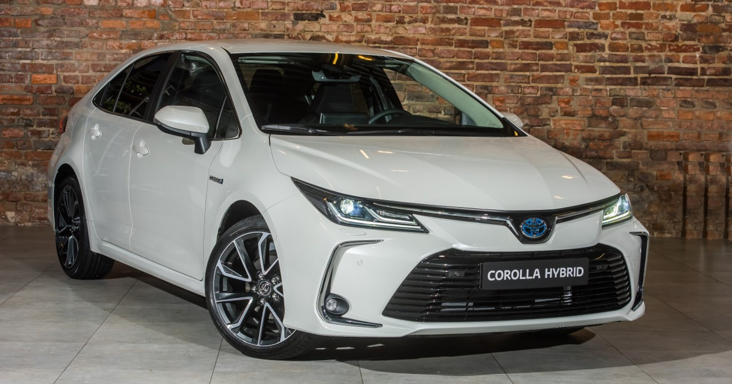 Nowa Toyota Corolla Sedan - rodzina w komplecie