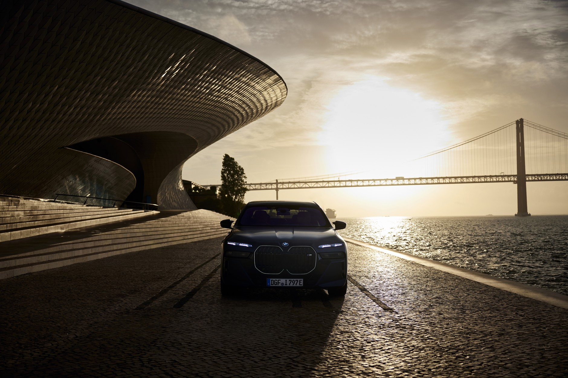 BMW i7 M70