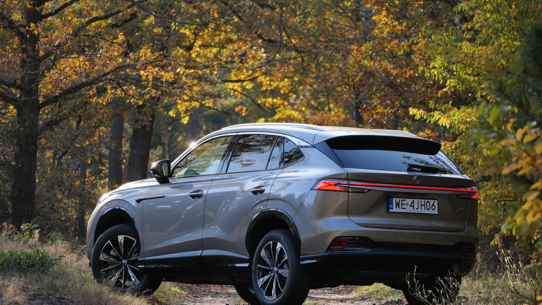 Nie wiem, jak wam, ale mi MG HS podoba się z wyglądu. Nie jest może zbyt oryginalny, ale kawał ładnego SUV-a