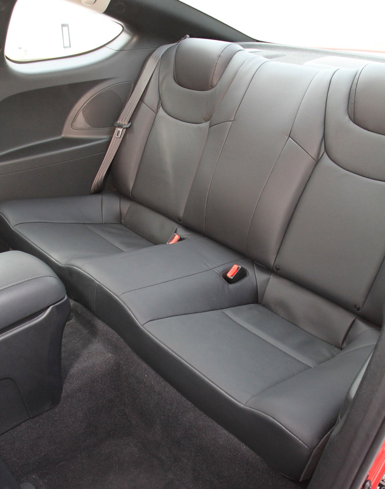 Hyundai Genesis Coupe: czerwony palacz gumy