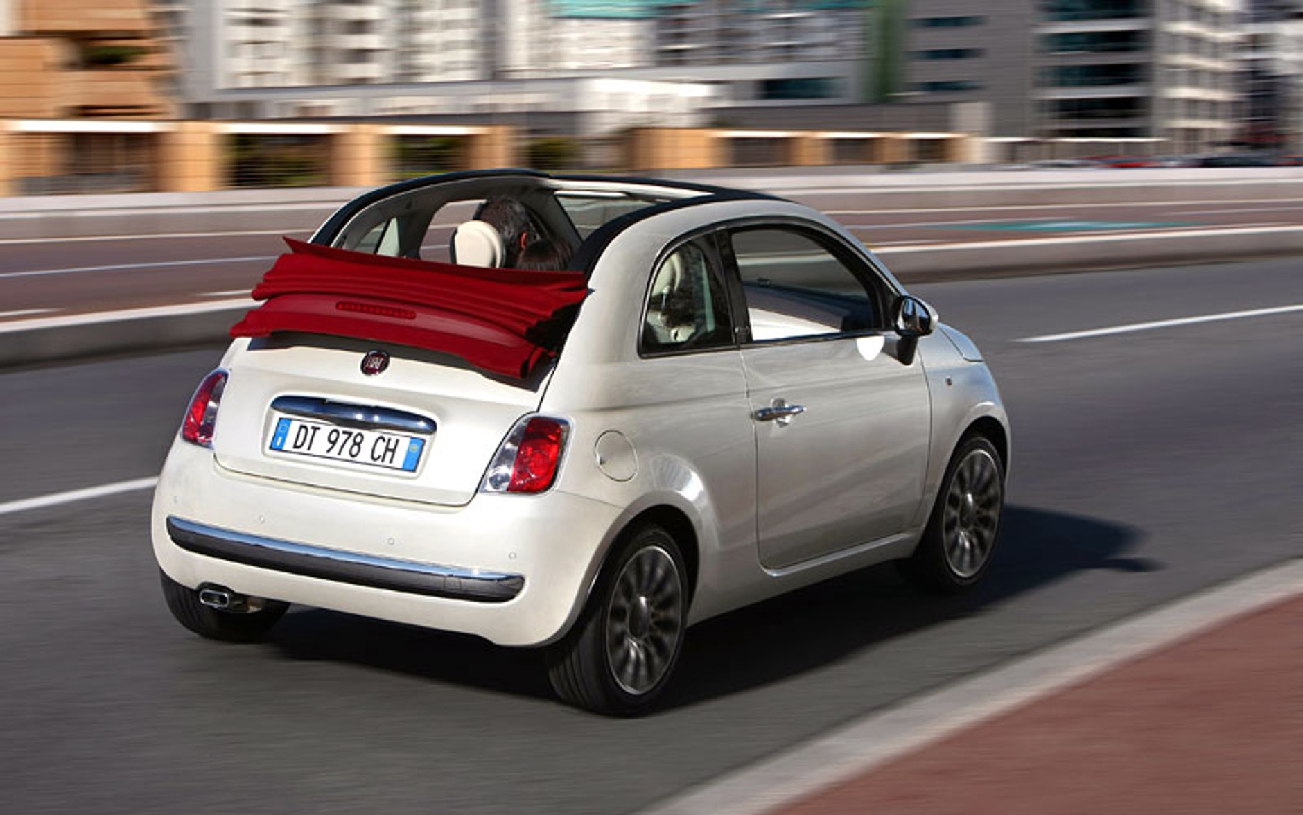 Fiata 500 w USA będą sprzedawali dilerzy Chryslera, produkcja w Meksyku