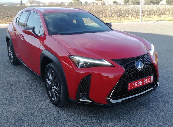 Lexus UX, czyli miejski crossover