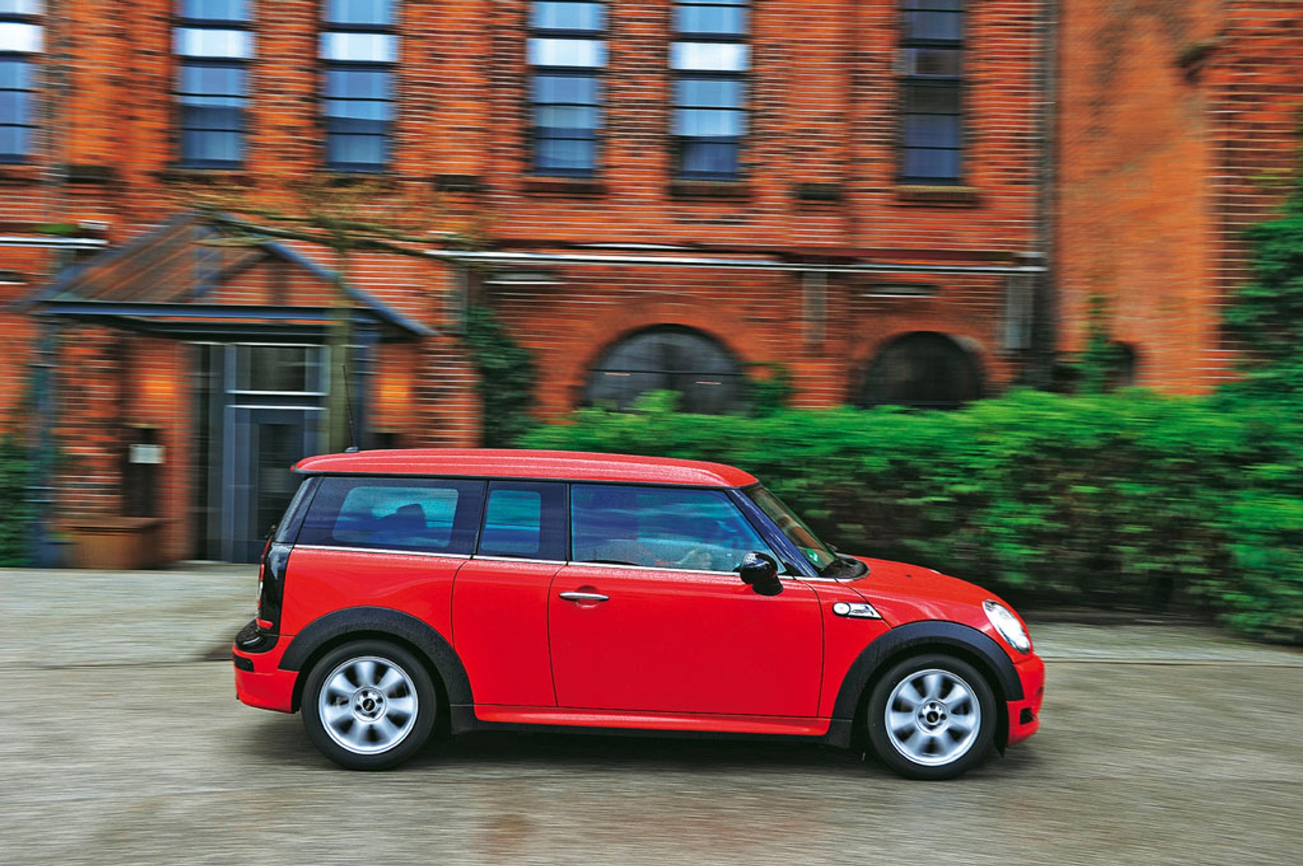 Retropojedynek: Citroen DS3 wyzywa Mini Clubmana