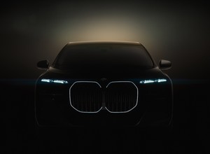 Jak BMW zapowiada nową serię 7? Pokazuje ogromny przedni grill