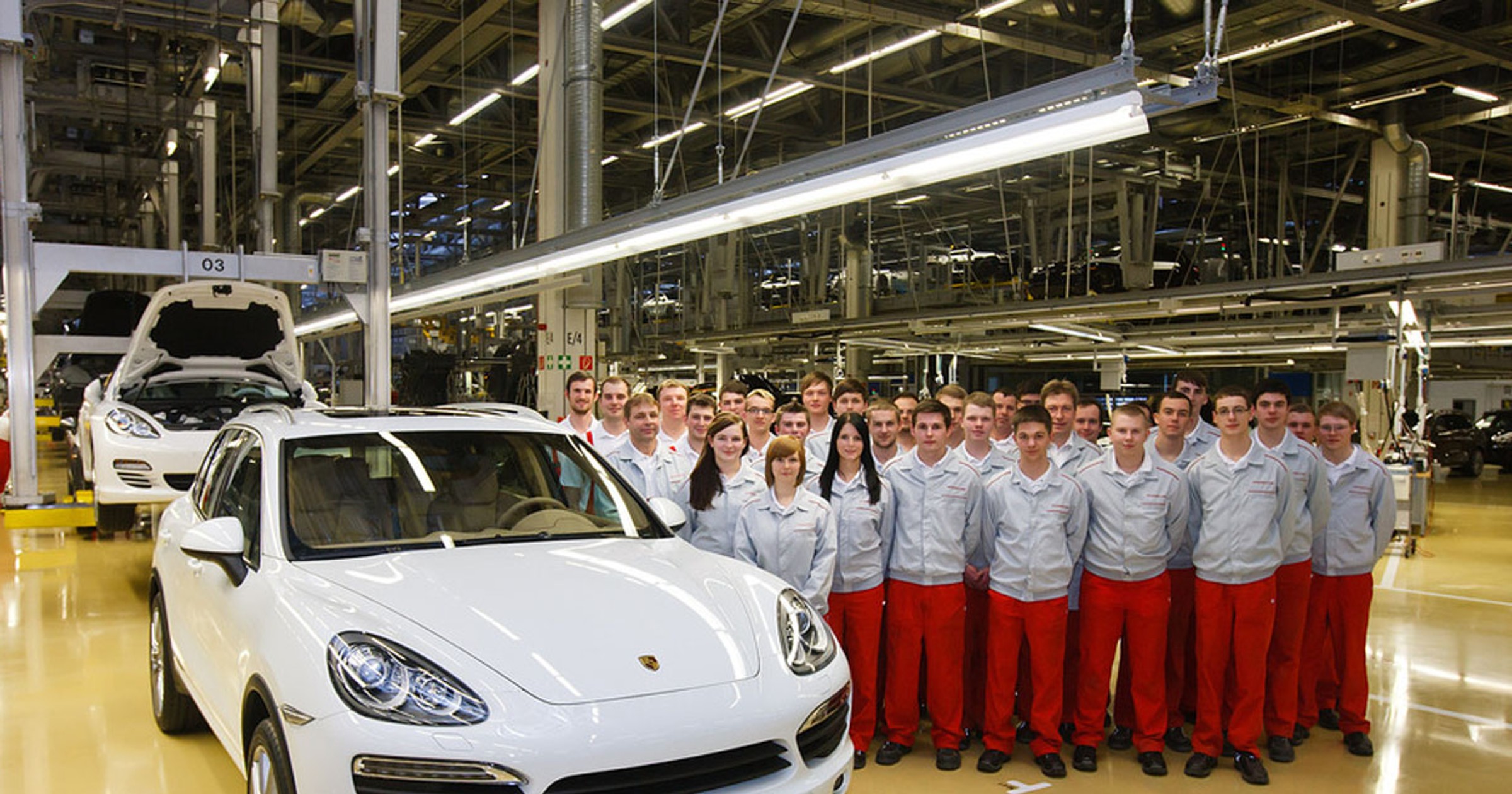 Ile euro zarabiają producenci na samochodach?