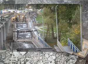 Koszalin: wiadukt runął na ulicę pełną samochodów [NAGRANIE]