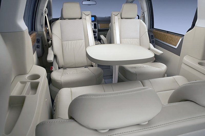 Chrysler Voyager: pierwsze zdjęcia nowej wersji