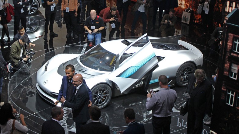 Supersamochody skradły show we Frankfurcie