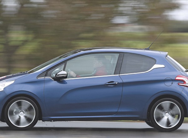 Sprawdziliśmy jak jeździ Peugeot 208