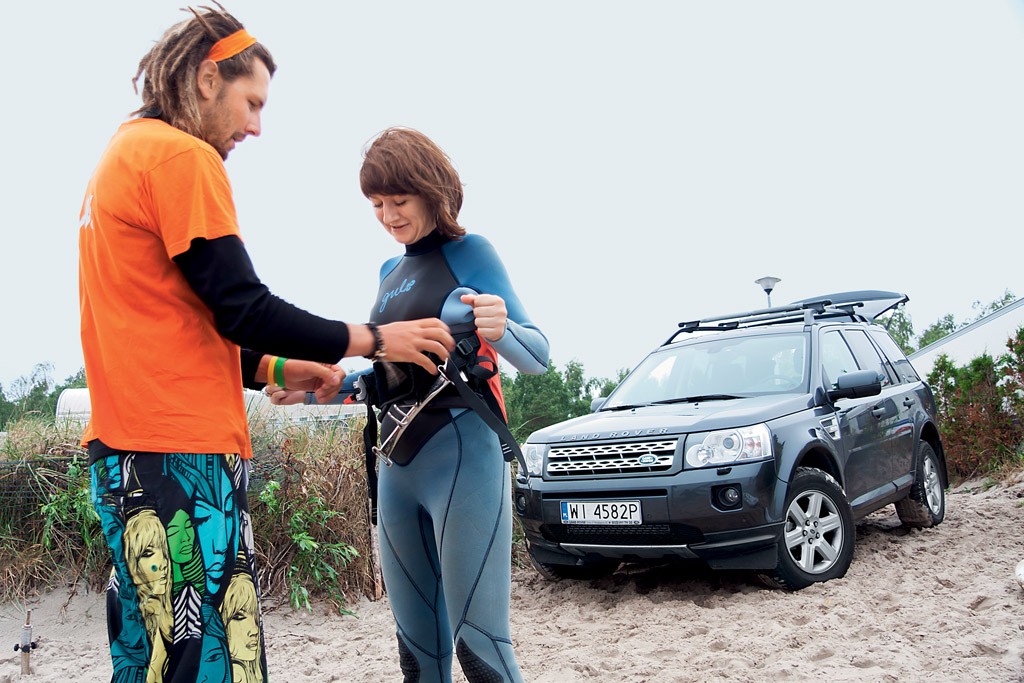 Sporty w terenie kitesurfing i windsurfing: czyli, z deską na falach