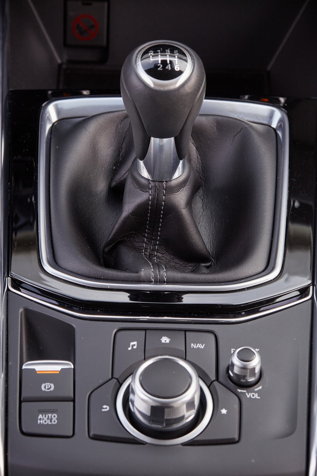 DS 7 vs. Mazda CX-5 i Volvo XC60