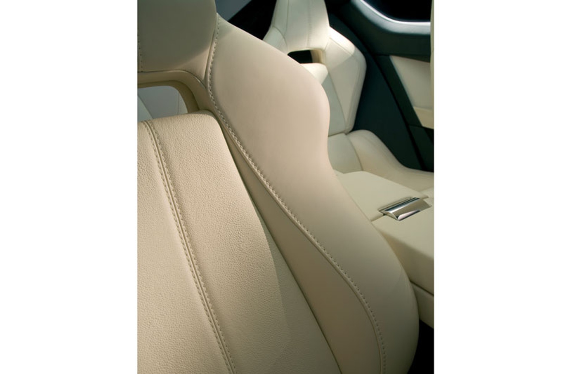 Edmunds.com: Aston Martin Rapide trafi do produkcji