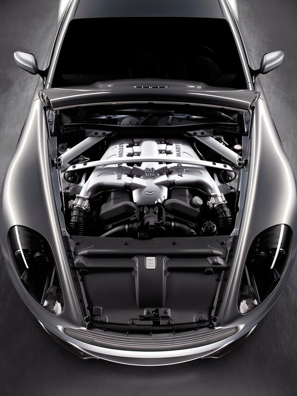 Nowy Aston Martin DBS w Pradze: oficjalne informacje i zdjęcia