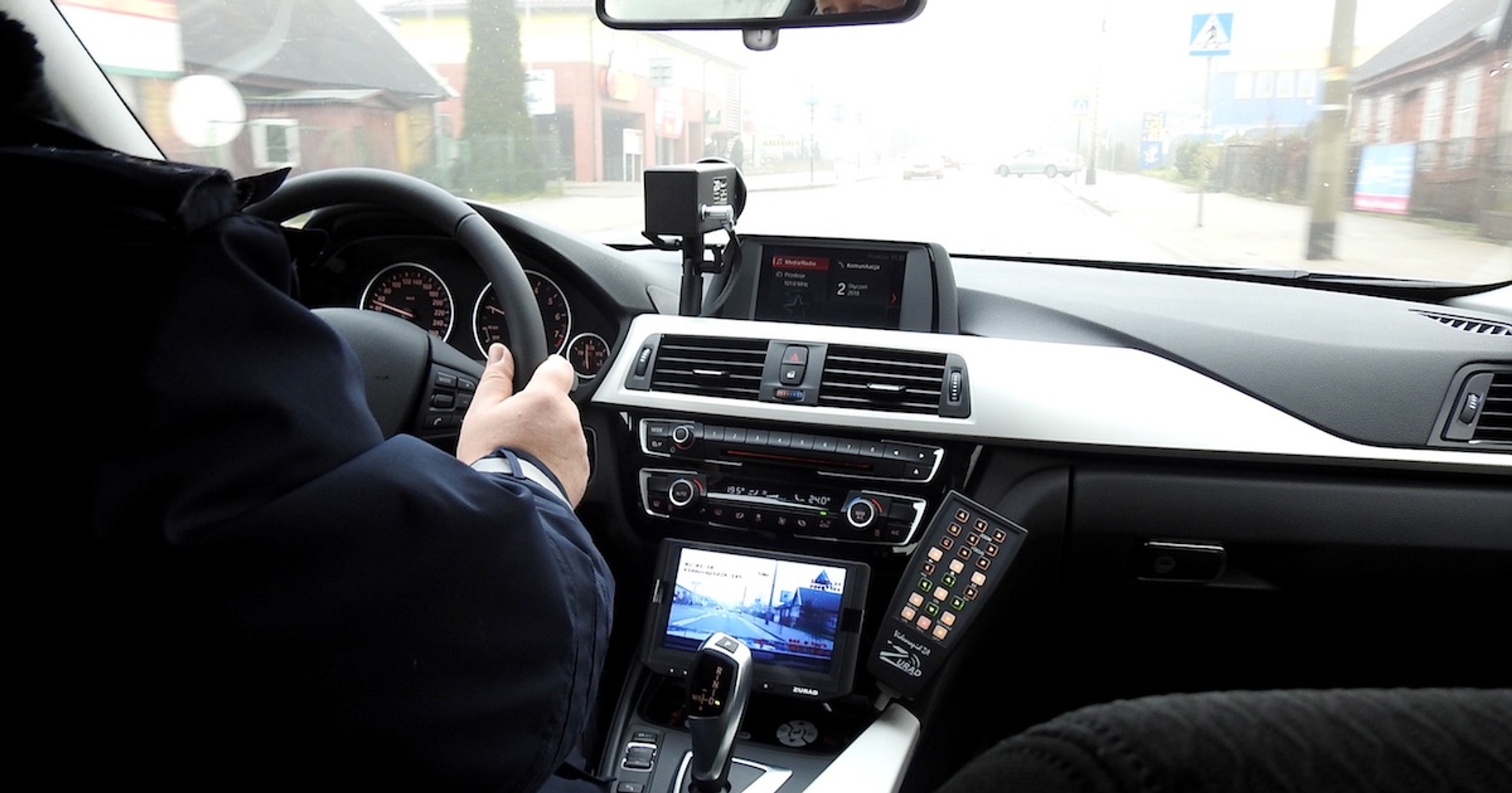 BMW 330i xDrive - nowe nieoznakowane radiowozy policji