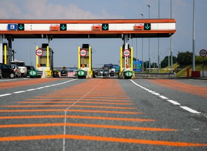 Płatne drogi w Polsce - kierowcy korzystają, państwo traci miliardy