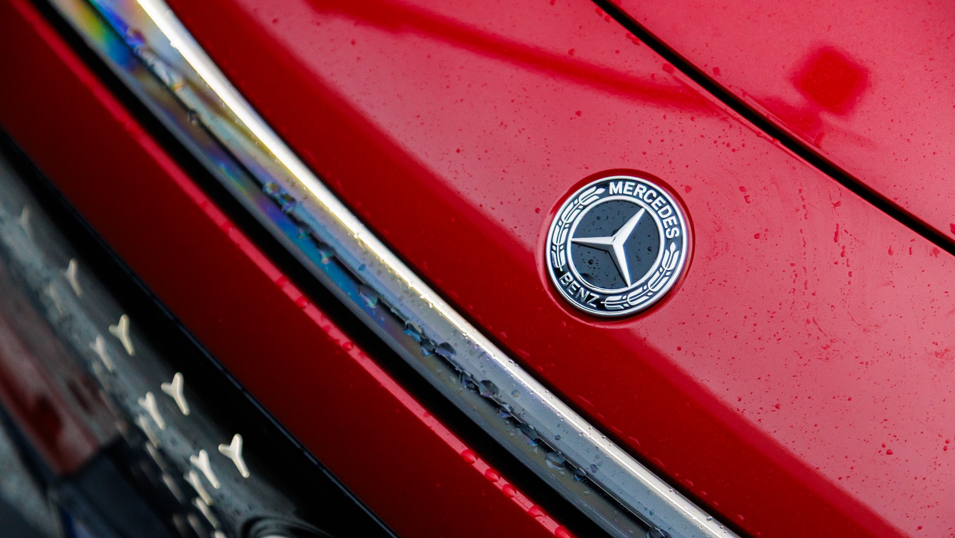 Mercedes CLA to pierwszy model zgodny z filozofią Niemców, w której auta spalinowe i elektryczne wyglądają tak samo. Tu jednak elektromobilność jest najważniejsza