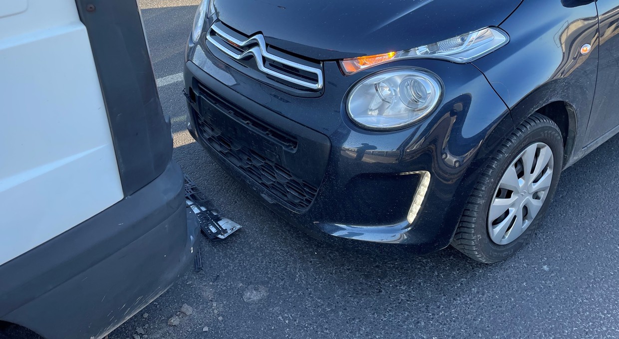To była drobna stłuczka na parkingu. Kosztowała kierującą 70 tys. zł