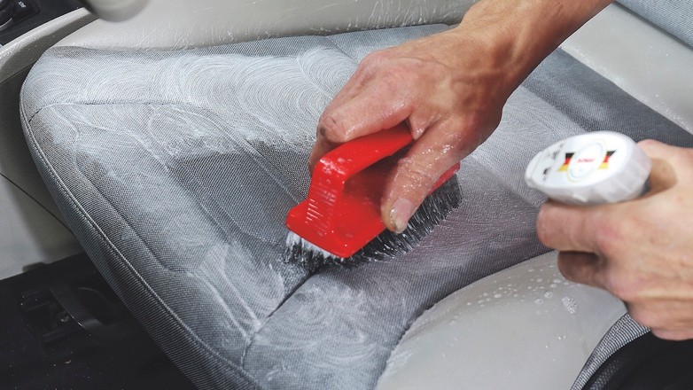 Tapicerka materiałowa - usuwanie plam