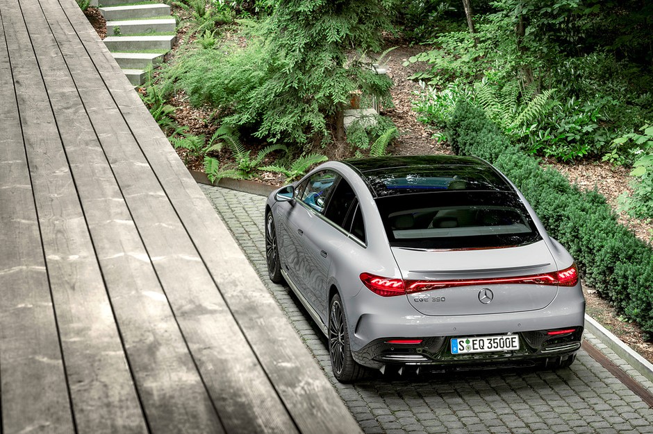 Mercedes EQE (2022)