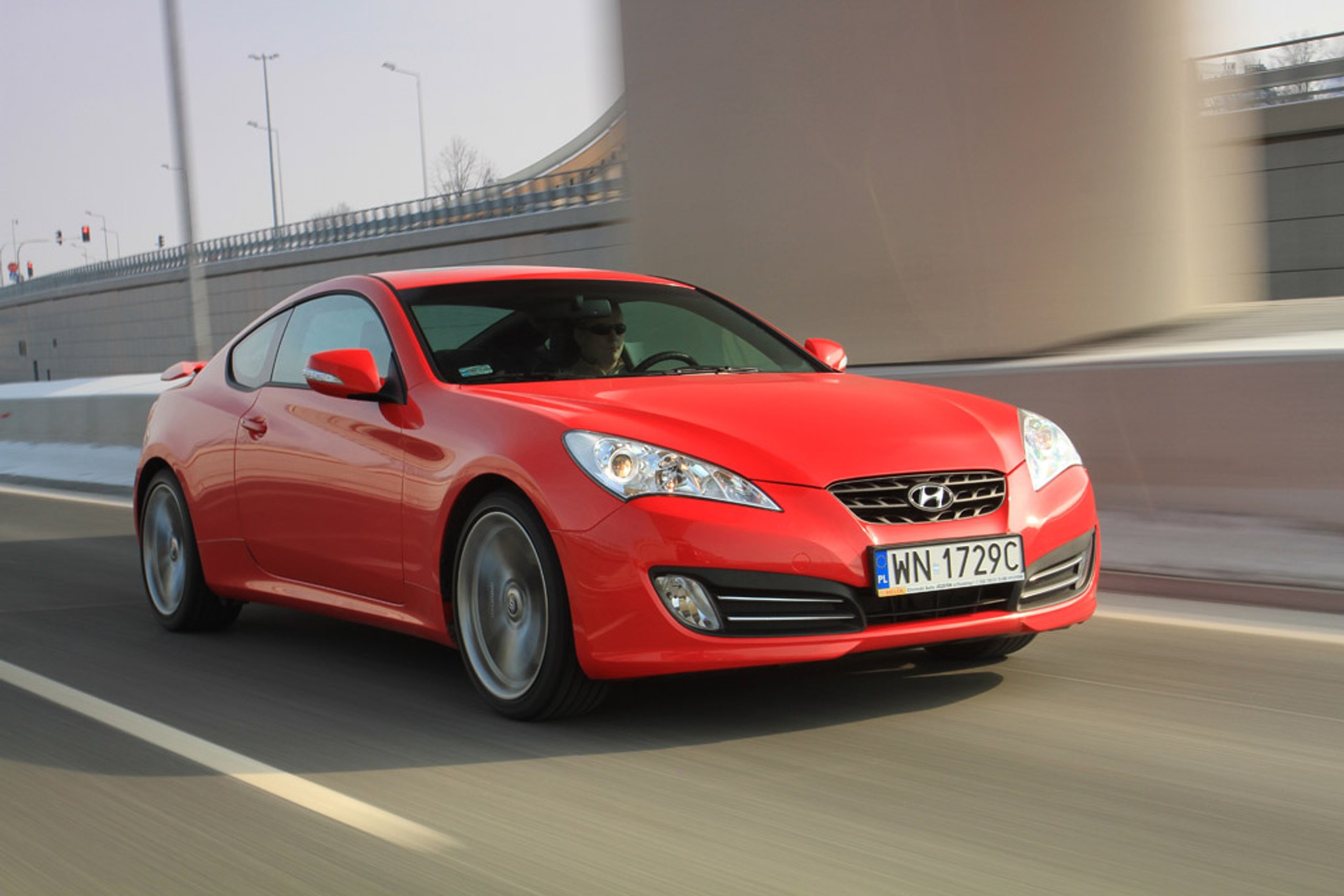 Hyundai Genesis Coupe: czerwony palacz gumy
