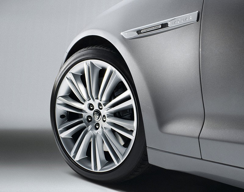 Jaguar XJ: zdjęcia, oficjalne informacje, dane techniczne (wideo)