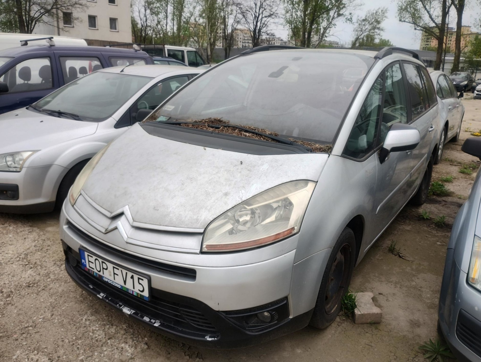 Porzucone samochody oferowane na sprzedaż przez ZDM Warszawa