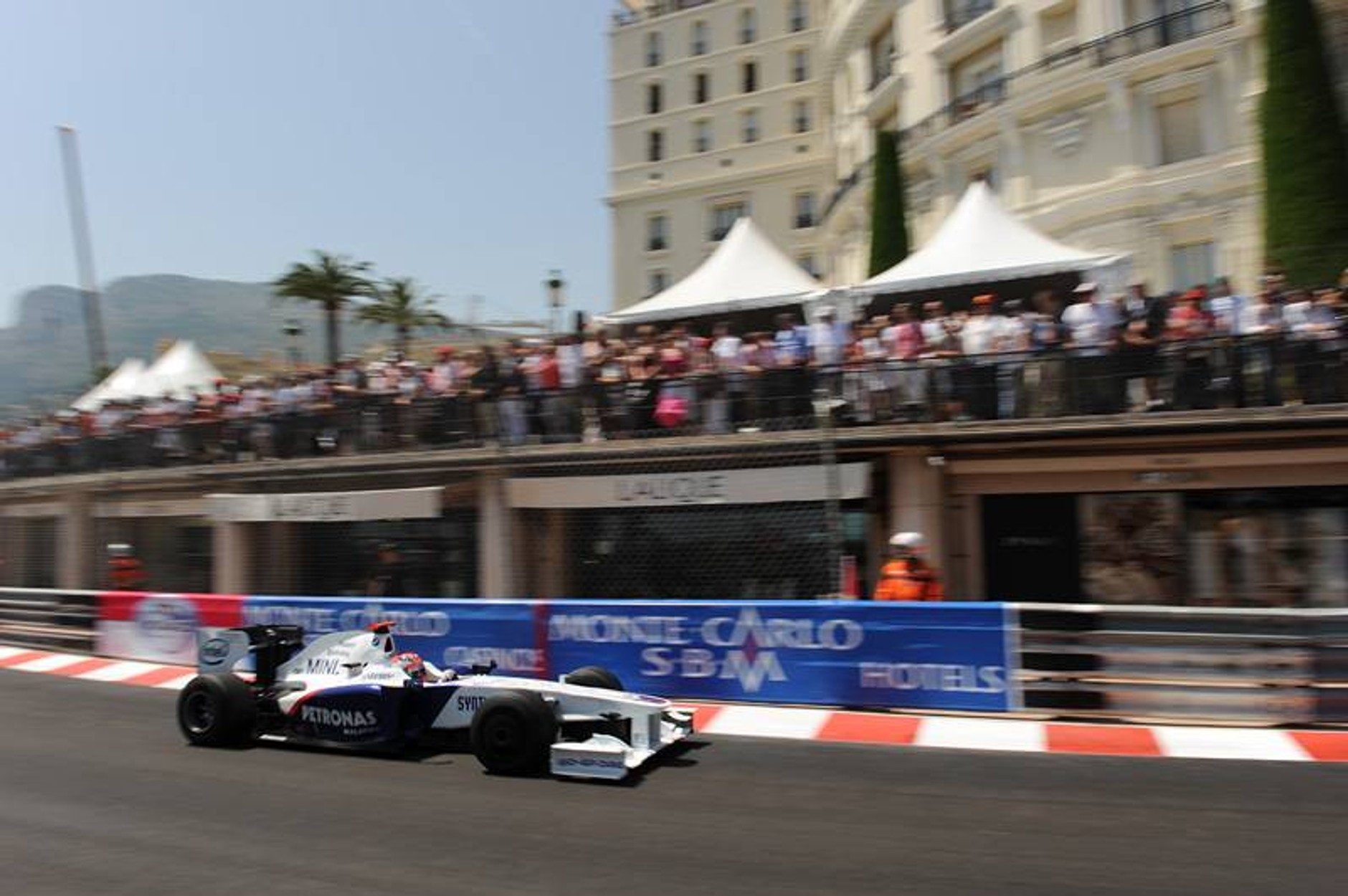 Grand Prix Monaco 2009: Button królem, Kubica w garażu (fotogaleria)
