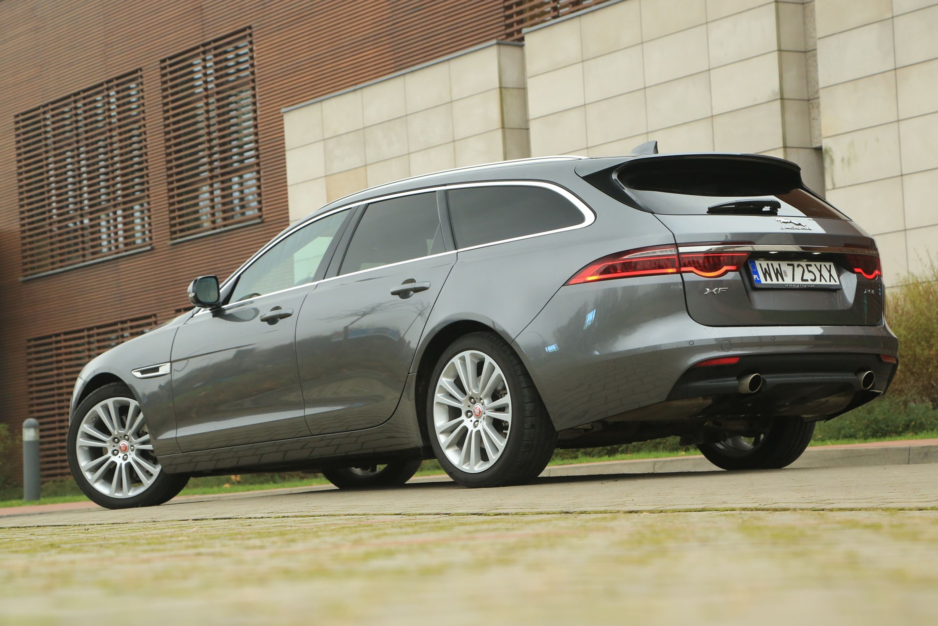 Jaguar XF Sportbrake - ładny, zwinny i rodzinny