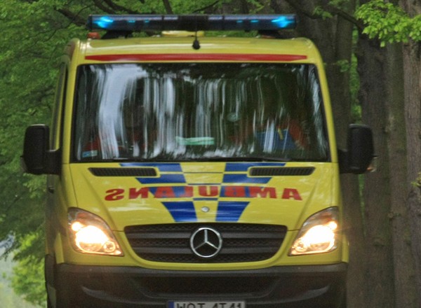 Ambulanse tylko w jednym, żółtym kolorze. Rząd zmienia przepisy