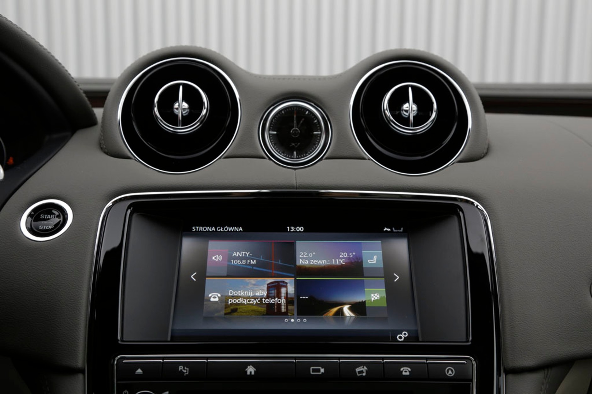 Jaguar XJ V6 - stylowo autonomiczny