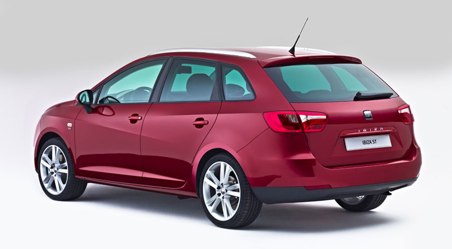 Genewa 2010: SEAT Ibiza ST – nowe kombi  rodzinie (galeria)