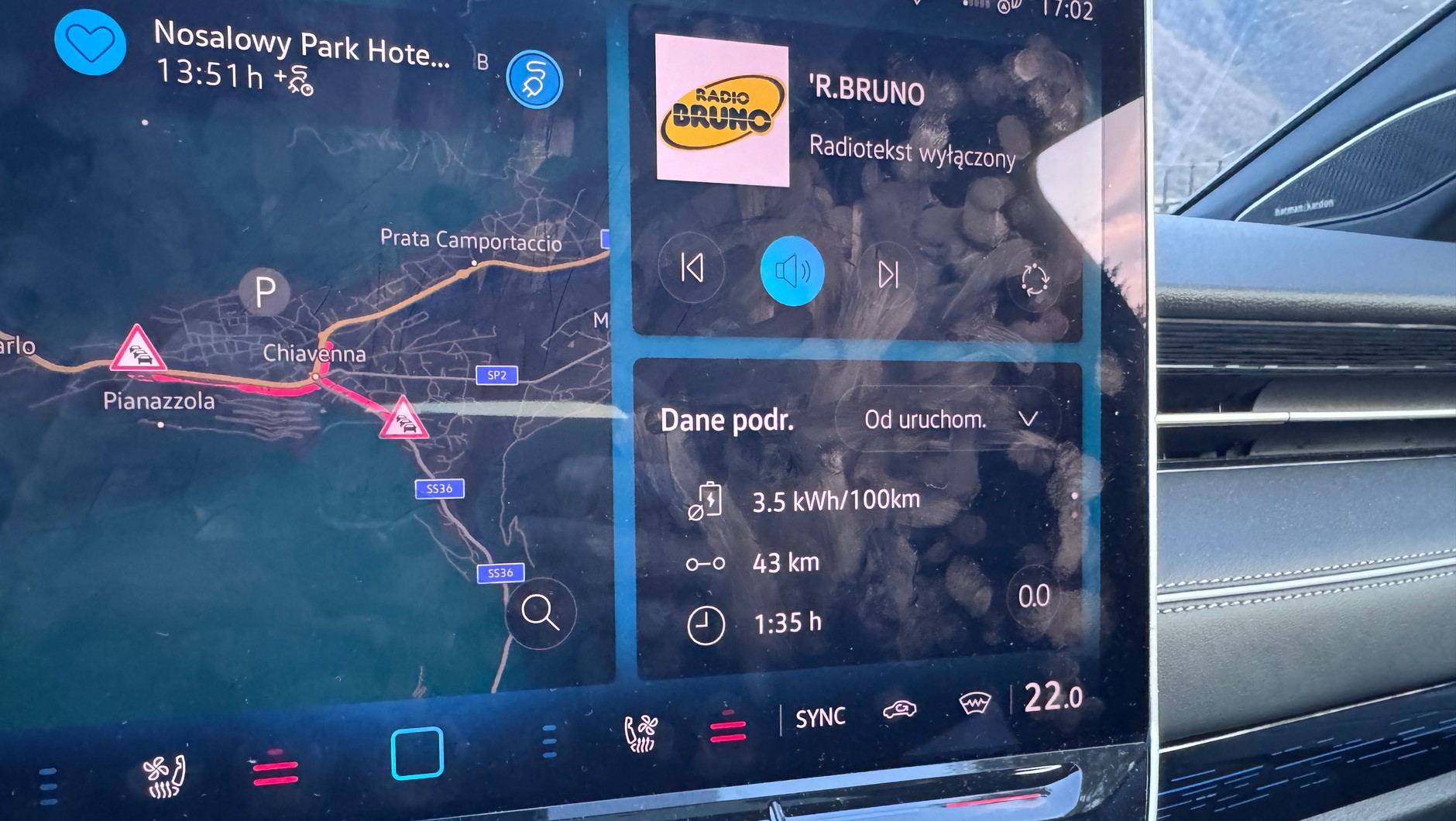Po zjeździe z góry i poruszaniu się po płaskim terenie udało się osiągnąć zużycie na poziomie 3,5 kWh/100 km. Taki wynik po 43 km daje szanse na bardzo niskie zużycie na 100 km