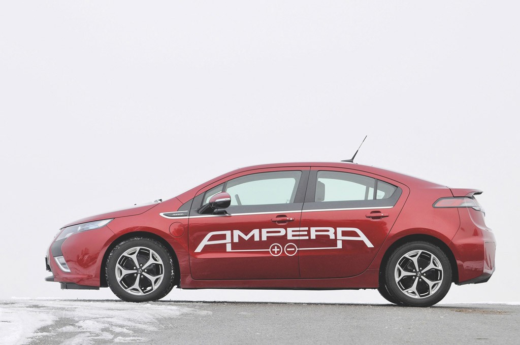 Opel Ampera kontra Toyota Prius i Renault Fluence: czy elektrycznym autem można jeździć na co dzień
