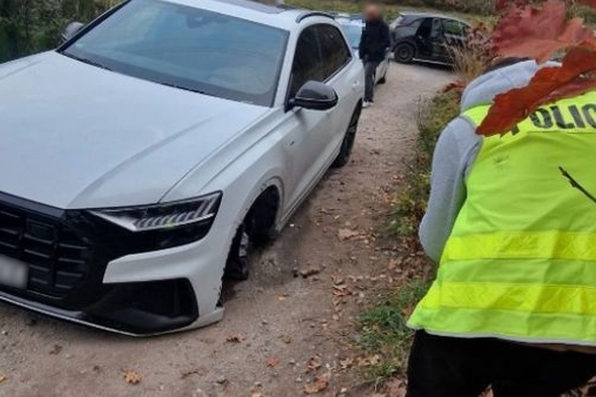 Policjanci odzyskali SUV-a za ponad 400 tys. zł. "Transgraniczny pościg"