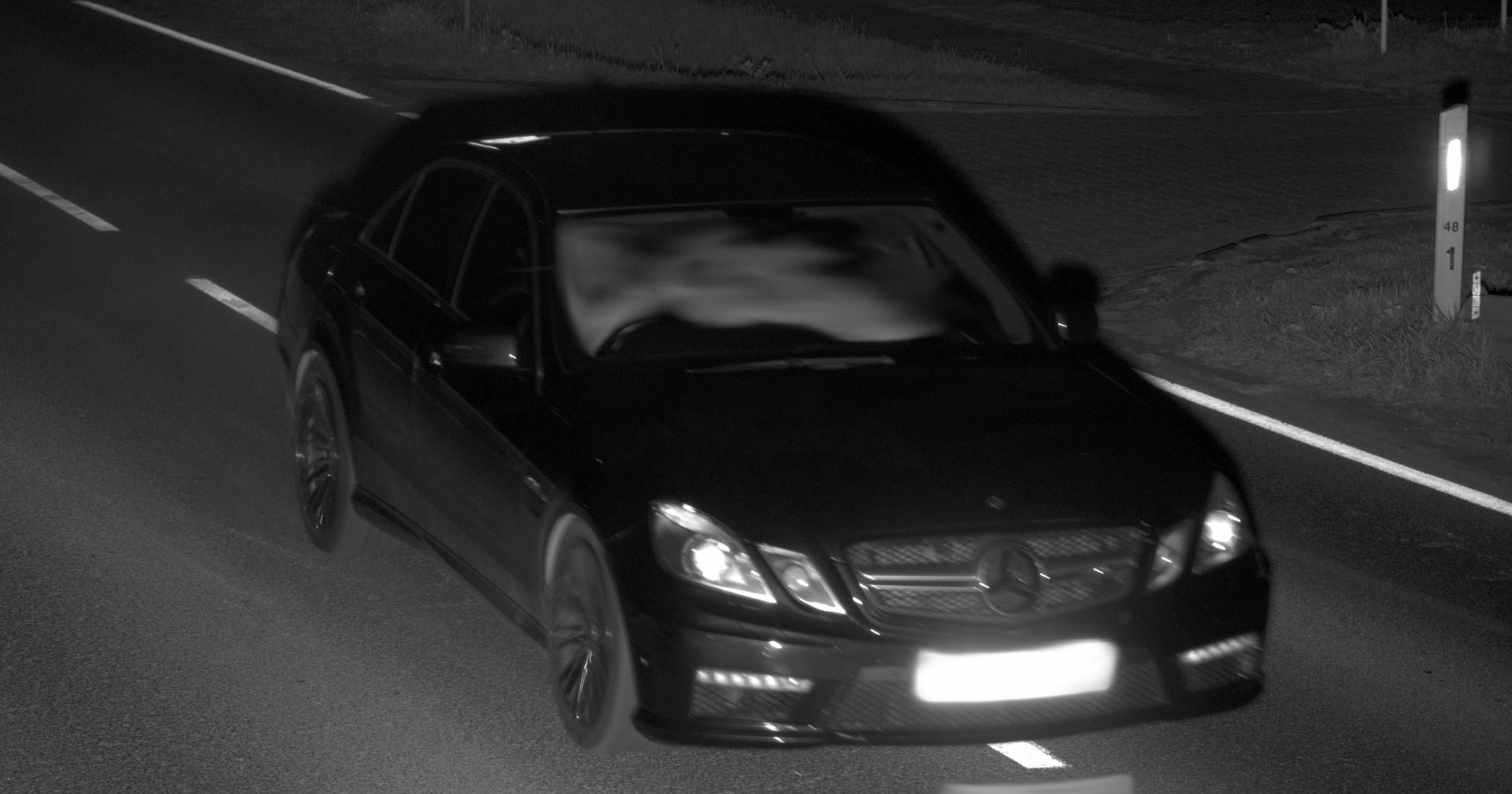 Jeździł autem z angielskimi tablicami. Zdjęcie z fotoradaru