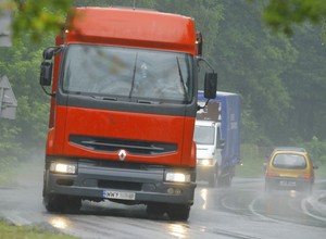Przyjęto przepisy niekorzystne dla polskich przewoźników drogowych