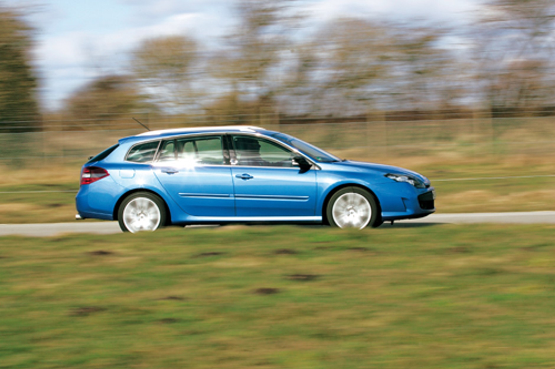 Opel Insignia kontra Renault Laguna Grandtour i Volkswagen Passat Variant: Czy kombi Opla pokona konkurentów?