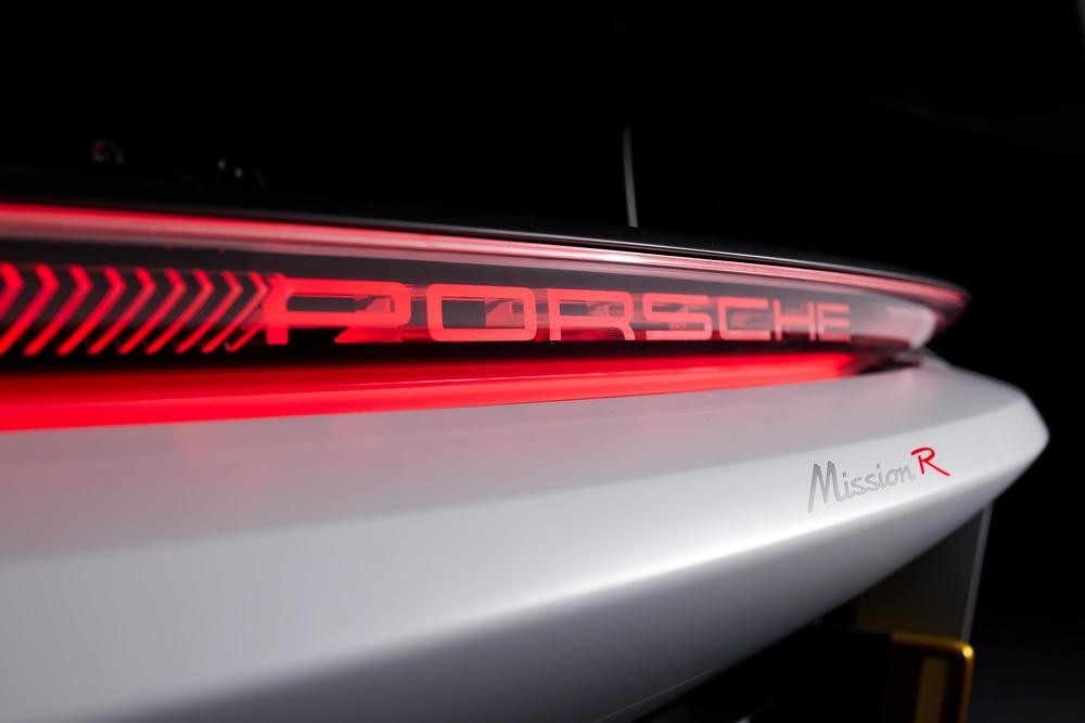 Porsche Mission R (2021)