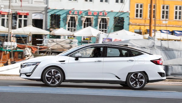 Honda Clarity Fuel Cell - Mobilna elektrownia