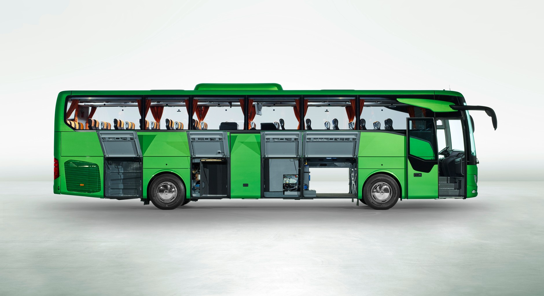 Mercedes Tourismo. Wersja o długości 12 m z 49 fotelami
