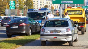 Polscy kierowcy mają broń na metodę na stłuczkę. Naciągacze są bezradni