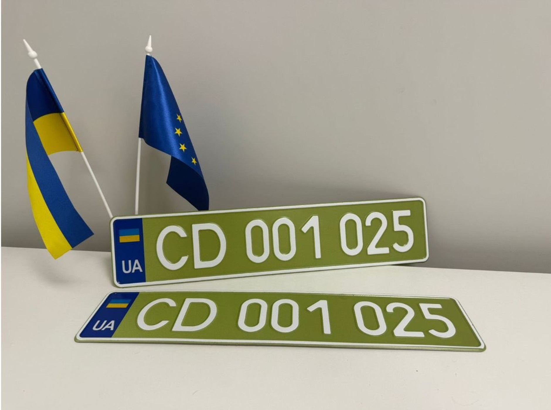 Oliwkowe tablice rejestracyjne w Ukrainie