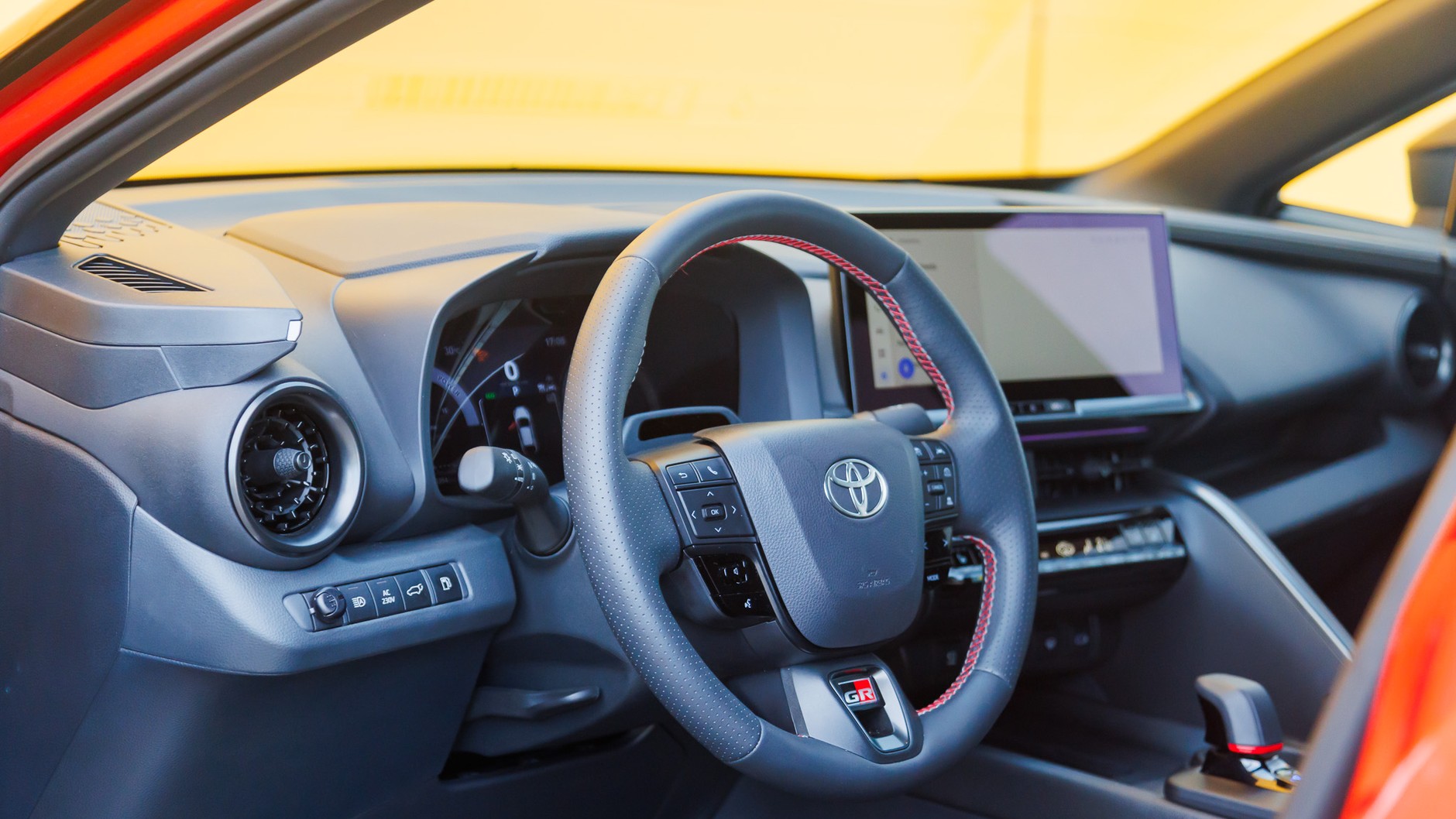 2024 Toyota C-HR PHEV