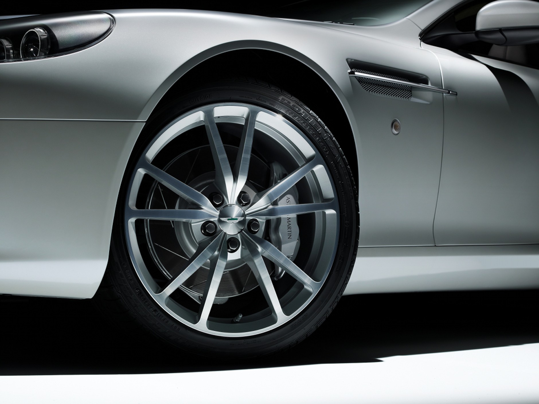 Aston Martin DB9 w trzech edycjach specjalnych