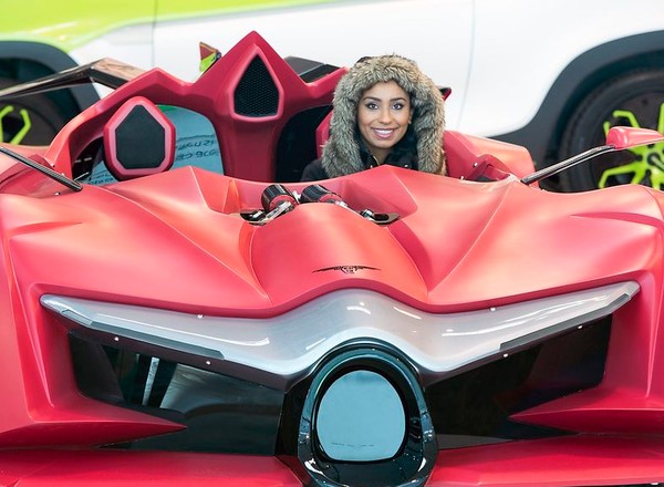 Essen Motor Show 2013 - odjazdowe maszyny i szalone dziewczyny - zdjęcia