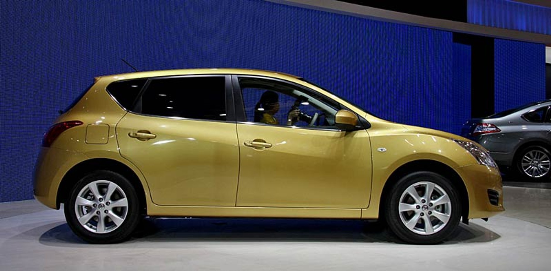 Taka jest nowa generacja Nissana Tiida