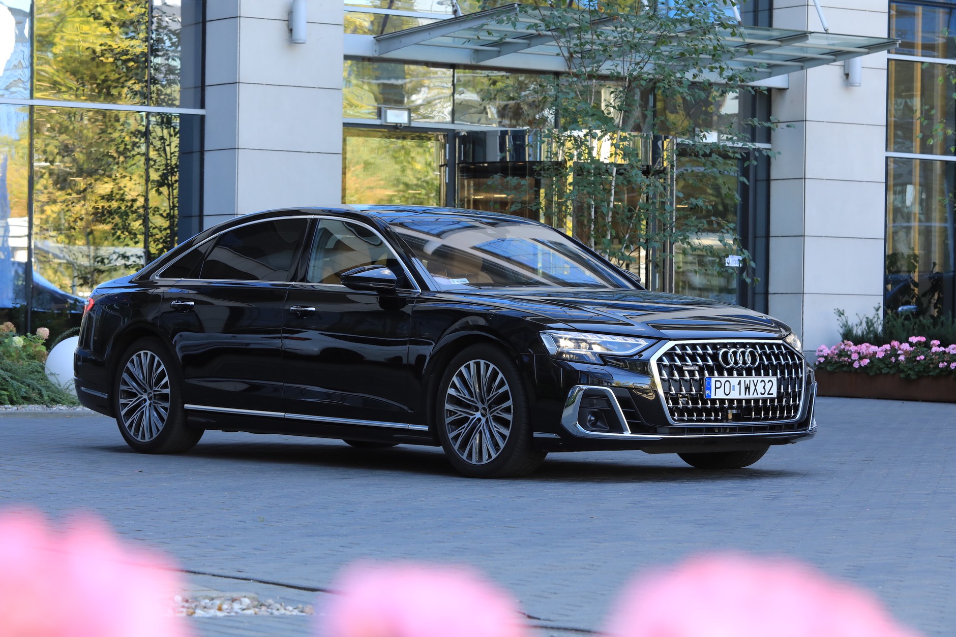 Audi A8 L 60 TFSI (2022 r.; D5)