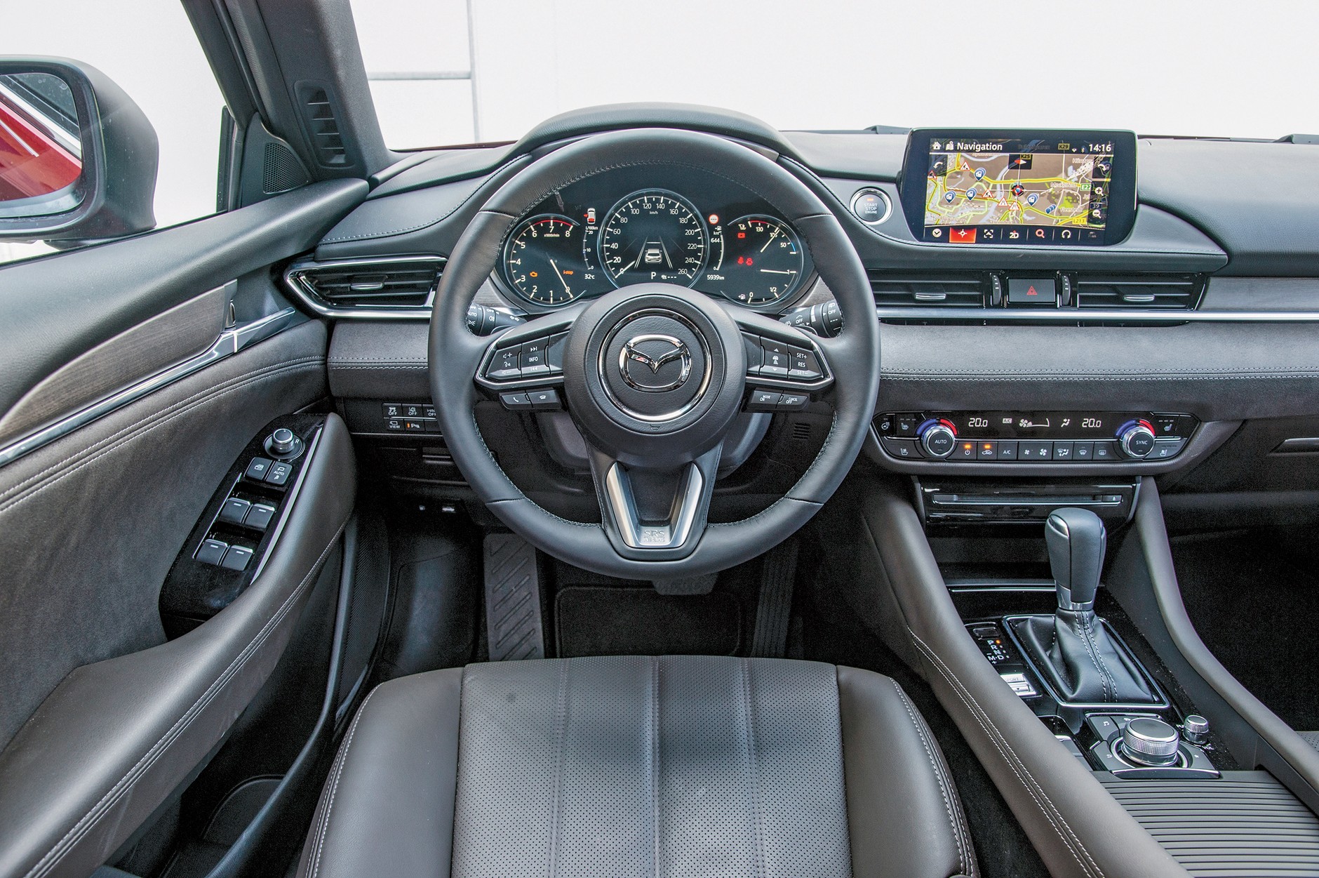 Cztery kombi klasy średniej - Mazda 6